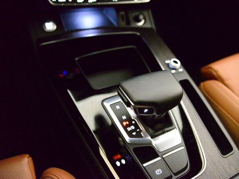 Certified 2025 Audi Q5 e Premium image 12