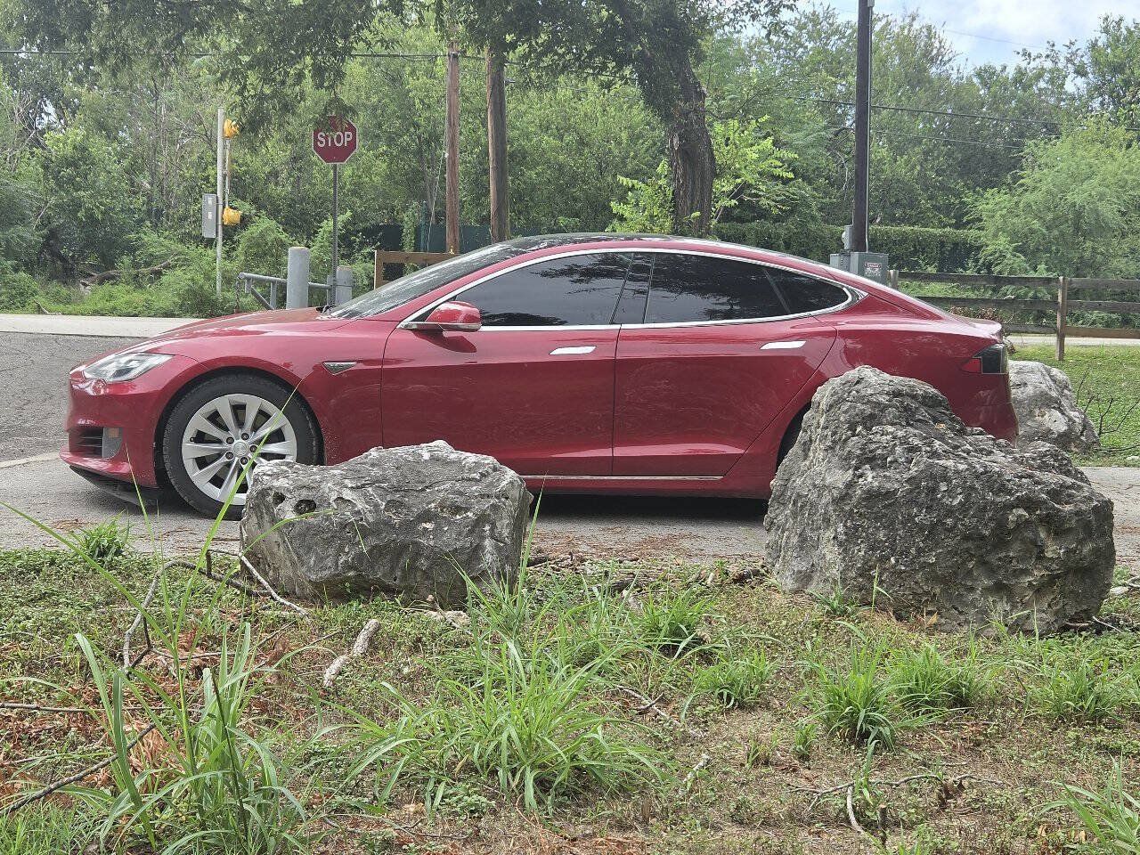 Used 2016 Tesla Model S 60 RWD image 10