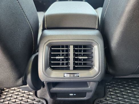 Used 2024 Volkswagen Taos SEL image 11