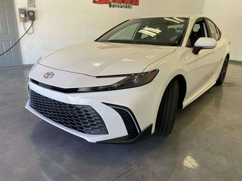 Used 2026 Toyota Camry SE image 7