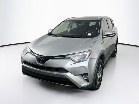 Used 2018 Toyota RAV4 XLE FWD image 3