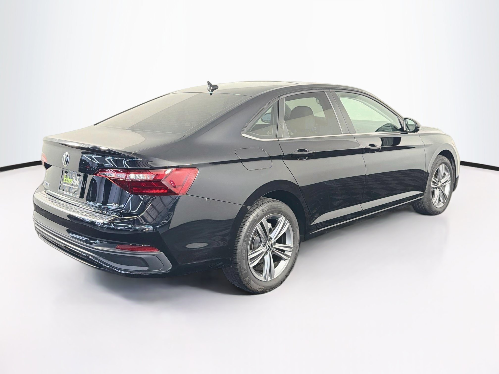 Used 2024 Volkswagen Jetta SE w/ Panoramic Sunroof Package FWD image 9
