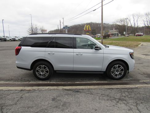 New 2025 Ford Expedition Active image 5