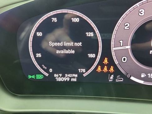 Used 2025 Porsche Cayenne Coupe AWD/4WD image 38