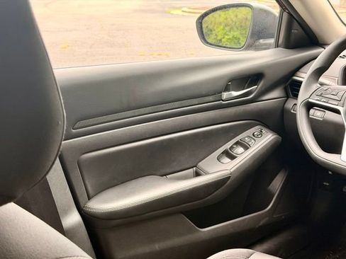 Used 2024 Nissan Altima 2.5 SV FWD image 21