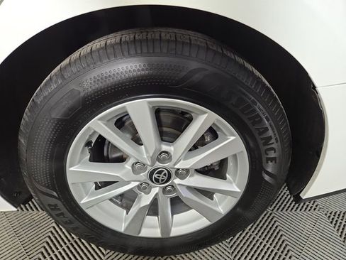 Used 2025 Toyota Camry LE FWD image 11