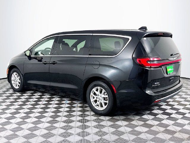 Used 2023 Chrysler Pacifica Touring FWD image 6