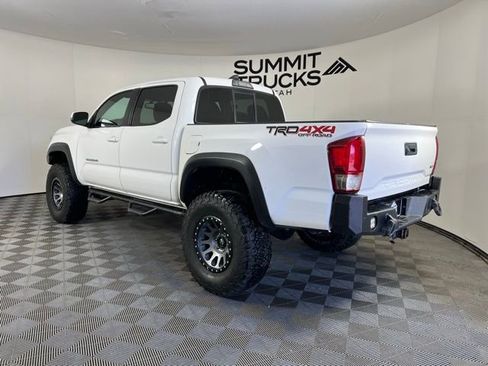 Used 2016 Toyota Tacoma TRD Off-Road w/ Premium & Technology Package AWD/4WD image 4