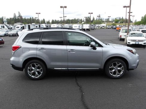Used 2018 Subaru Forester 2.5i Touring AWD/4WD image 6