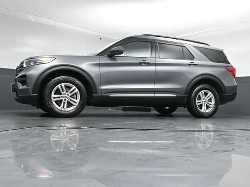 Used 2022 Ford Explorer XLT w/ Class IV Trailer Tow Package AWD/4WD image 39