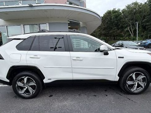Used 2023 Toyota RAV4 SE w/ Weather & Moonroof Package AWD/4WD image 4