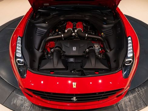 Used 2016 Ferrari California T image 22