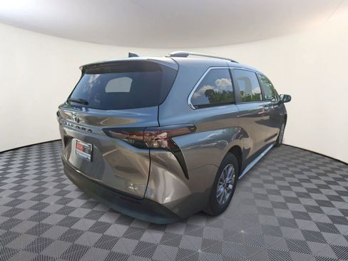 New 2026 Toyota Sienna XLE FWD image 4