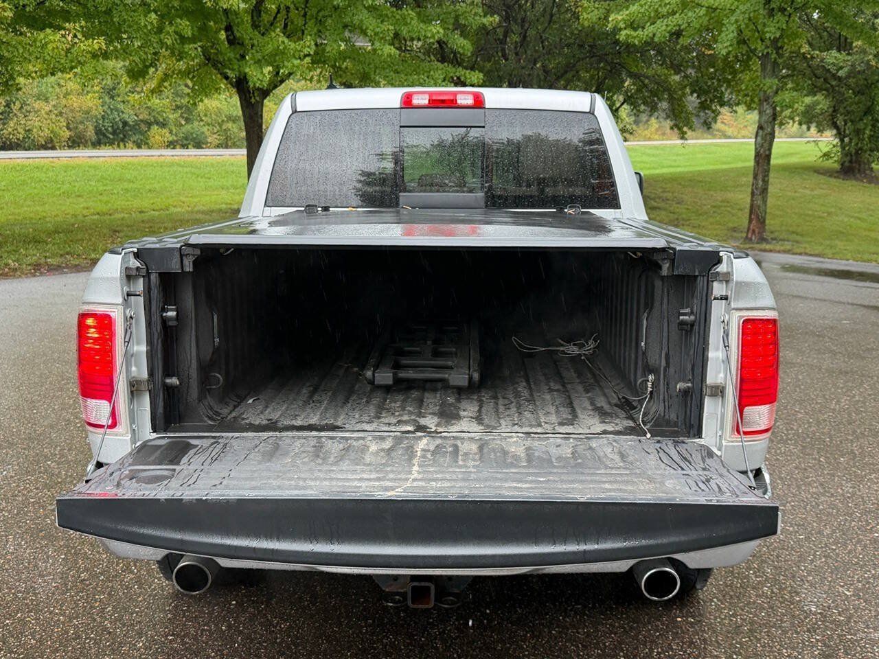 Used 2017 RAM 1500 Laramie w/ Convenience Group AWD/4WD image 4