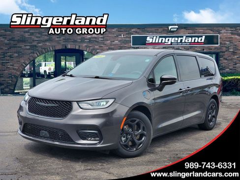 Used 2022 Chrysler Pacifica Touring-L w/ Uconnect Theater Family Group FWD image 1