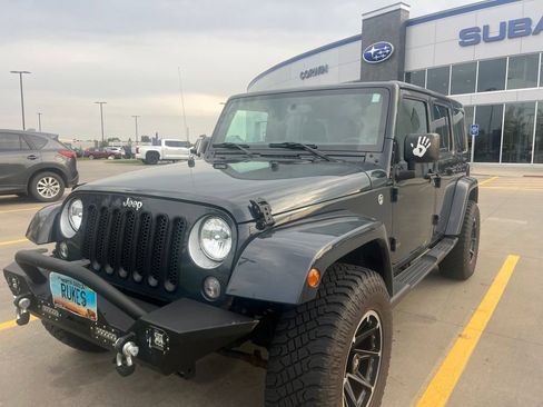 Used 2016 Jeep Wrangler Unlimited Sahara w/ Connectivity Group AWD/4WD image 5