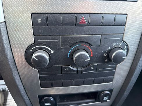 Used 2009 Jeep Grand Cherokee Laredo image 26