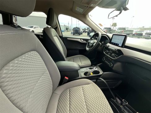 Used 2020 Ford Escape SE image 19