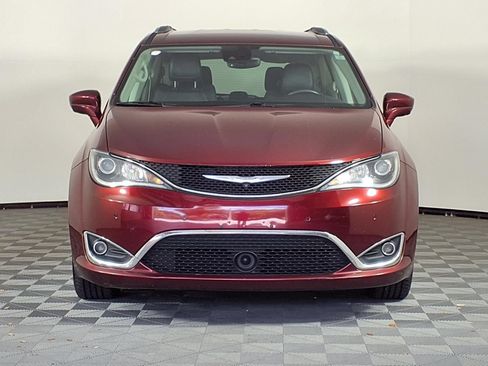 Used 2017 Chrysler Pacifica Touring-L Plus w/ Advanced Safetytec Group FWD image 2