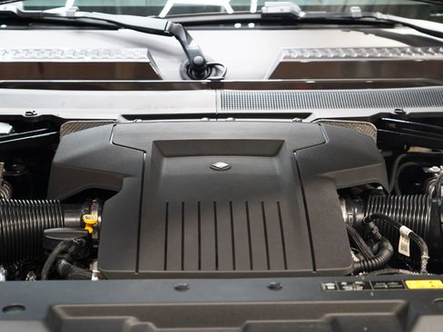 Used 2025 Land Rover Defender 110 image 38