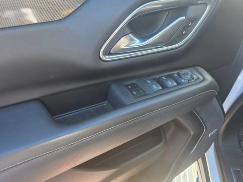 Used 2023 GMC Yukon XL AT4 w/ AT4 Premium Plus Package AWD/4WD image 19