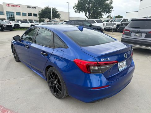 Used 2022 Honda Civic Sport image 2