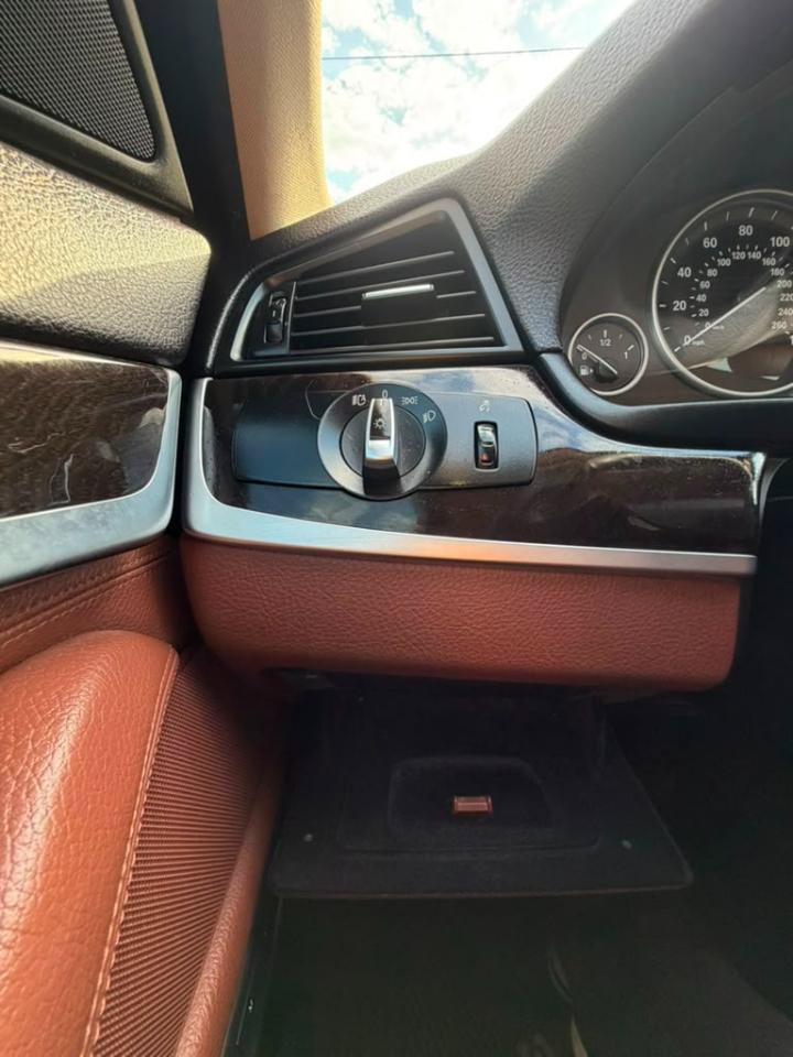 Used 2014 BMW 528i xDrive Sedan AWD/4WD image 21