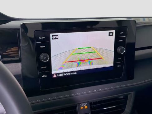 New 2026 Volkswagen Taos SE image 16