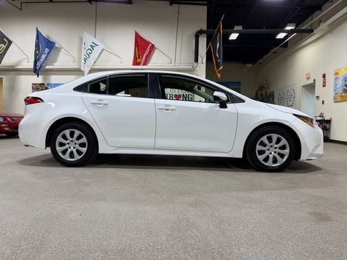Used 2021 Toyota Corolla LE w/ Carpet Mat Package (TMS) image 4