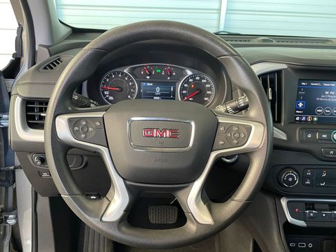 Used 2024 GMC Terrain SLE image 32