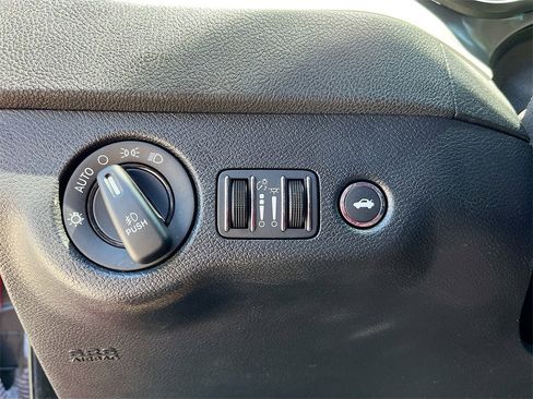 Used 2022 Dodge Charger R/T w/ Blacktop Package image 10