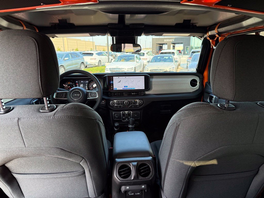 Used 2025 Jeep Wrangler Unlimited Sahara AWD/4WD image 20