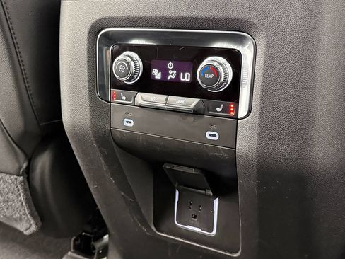 Used 2021 GMC Yukon SLT w/ SLT Luxury Plus Package AWD/4WD image 32