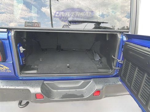 Used 2020 Jeep Wrangler Unlimited Sahara image 27