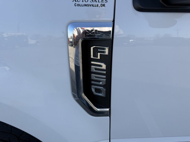 Used 2018 Ford F250 XL w/ Power Equipment Group AWD/4WD image 18