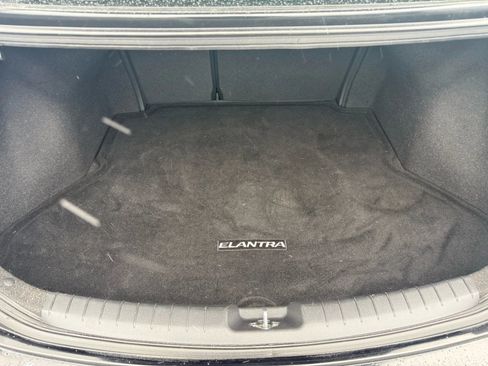 Used 2017 Hyundai Elantra SE image 15