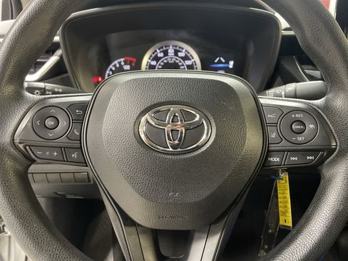 Used 2021 Toyota Corolla LE image 18