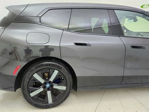 Used 2024 BMW iX xDrive50 w/ Sport Package AWD/4WD image 7