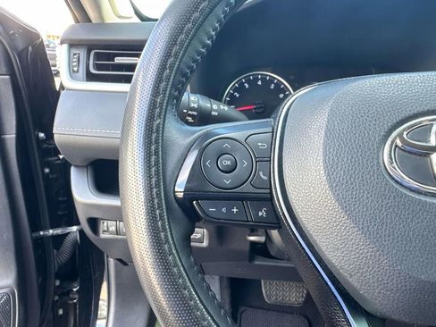 Used 2021 Toyota RAV4 XLE Premium image 23