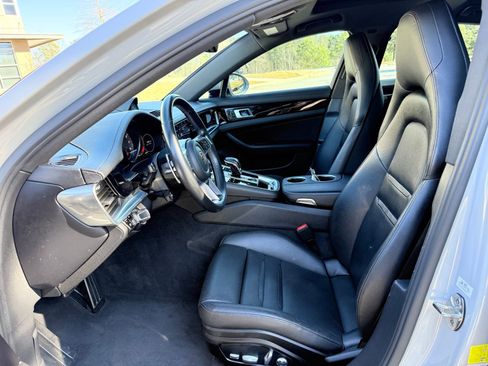 Used 2018 Porsche Panamera 4S image 33