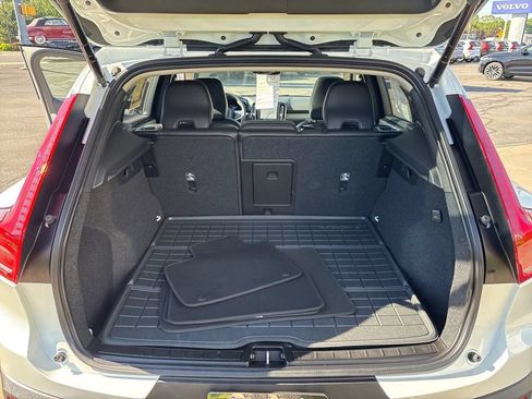 Certified 2024 Volvo XC40 B5 Plus w/ Climate Package AWD/4WD image 38