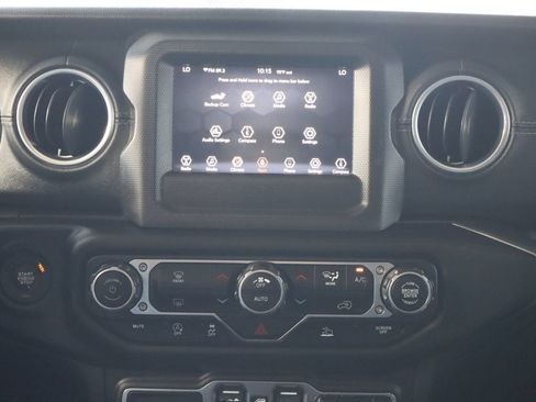 Used 2020 Jeep Gladiator Overland w/ Trailer Tow Package AWD/4WD image 31