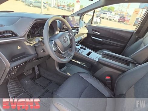 Certified 2026 Toyota Sienna Platinum AWD/4WD image 25