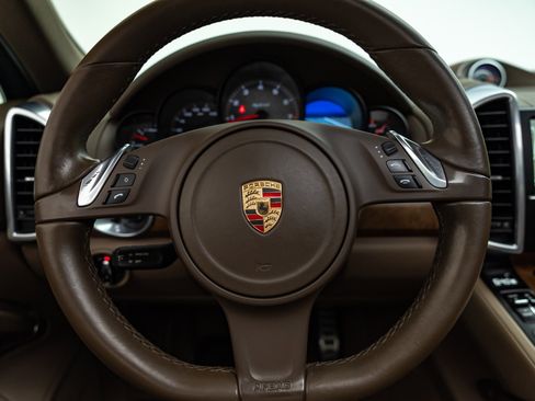 Used 2014 Porsche Cayenne S image 21