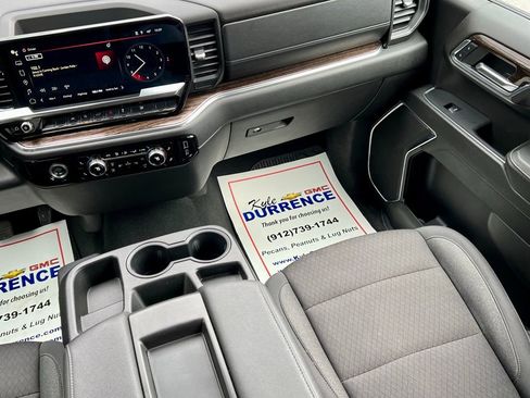 Used 2024 GMC Sierra 1500 SLE image 19