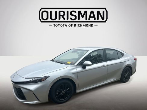 Used 2025 Toyota Camry LE image 11