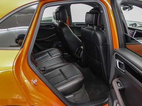 Used 2023 Porsche Macan AWD/4WD image 19