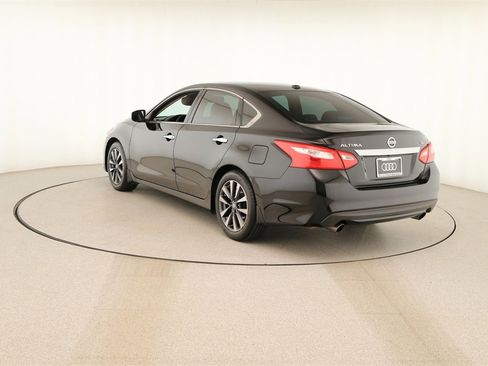 Used 2017 Nissan Altima 2.5 SL w/ 2.5 Technology Package image 4