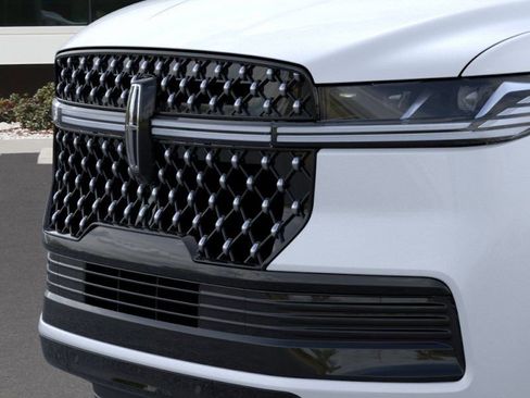New 2025 Lincoln Navigator Black Label AWD/4WD image 17