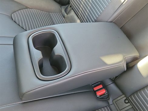 Used 2023 Toyota Camry SE image 18
